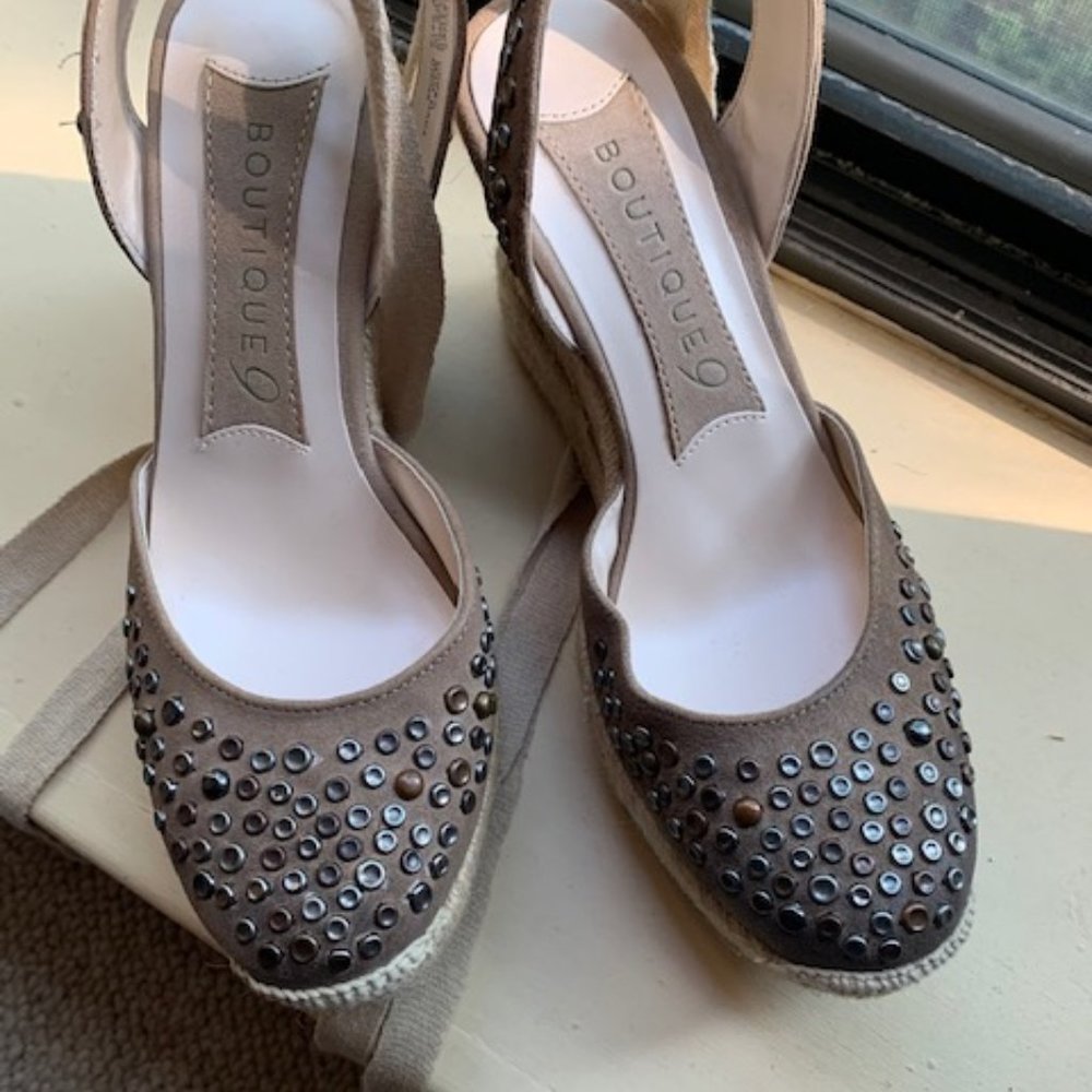 BOUTIQUE 9 (NINE WEST) LEATHER STUDDED ESPADRILLE